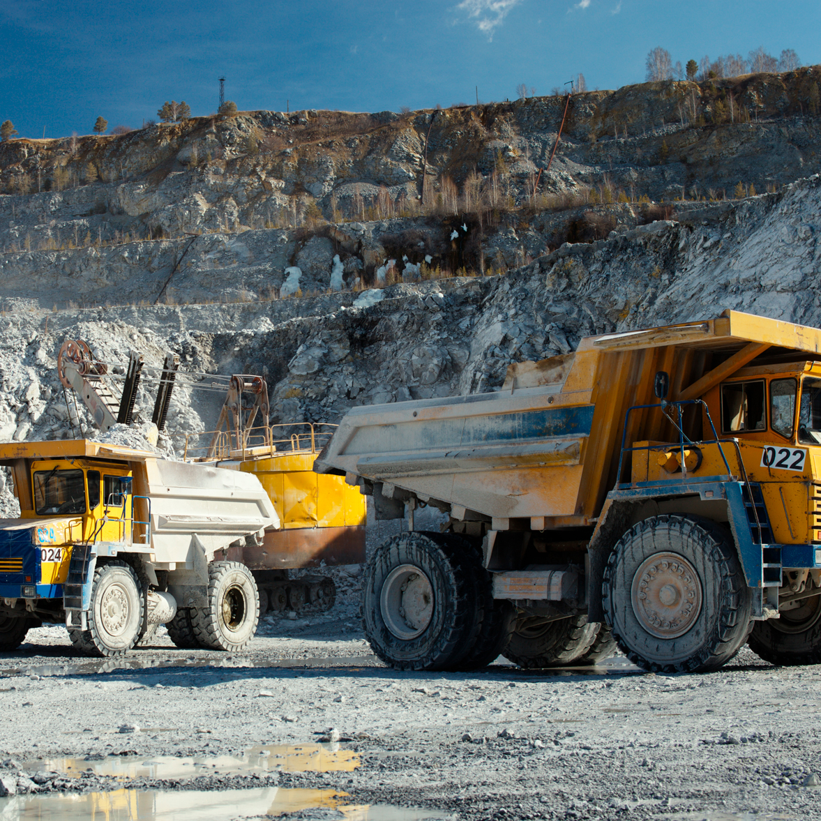 massive-mining-trucks-at-open-pit-mine-2026-09-22-10-08-40-utc