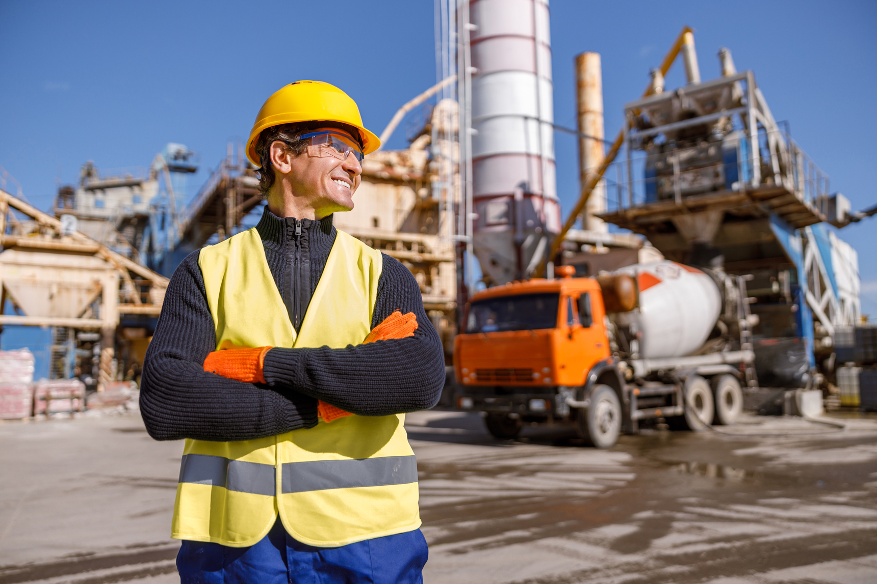 construction-worker-standing-proudly-at-worksite-o-2026-09-22-17-28-09-utc-(1)