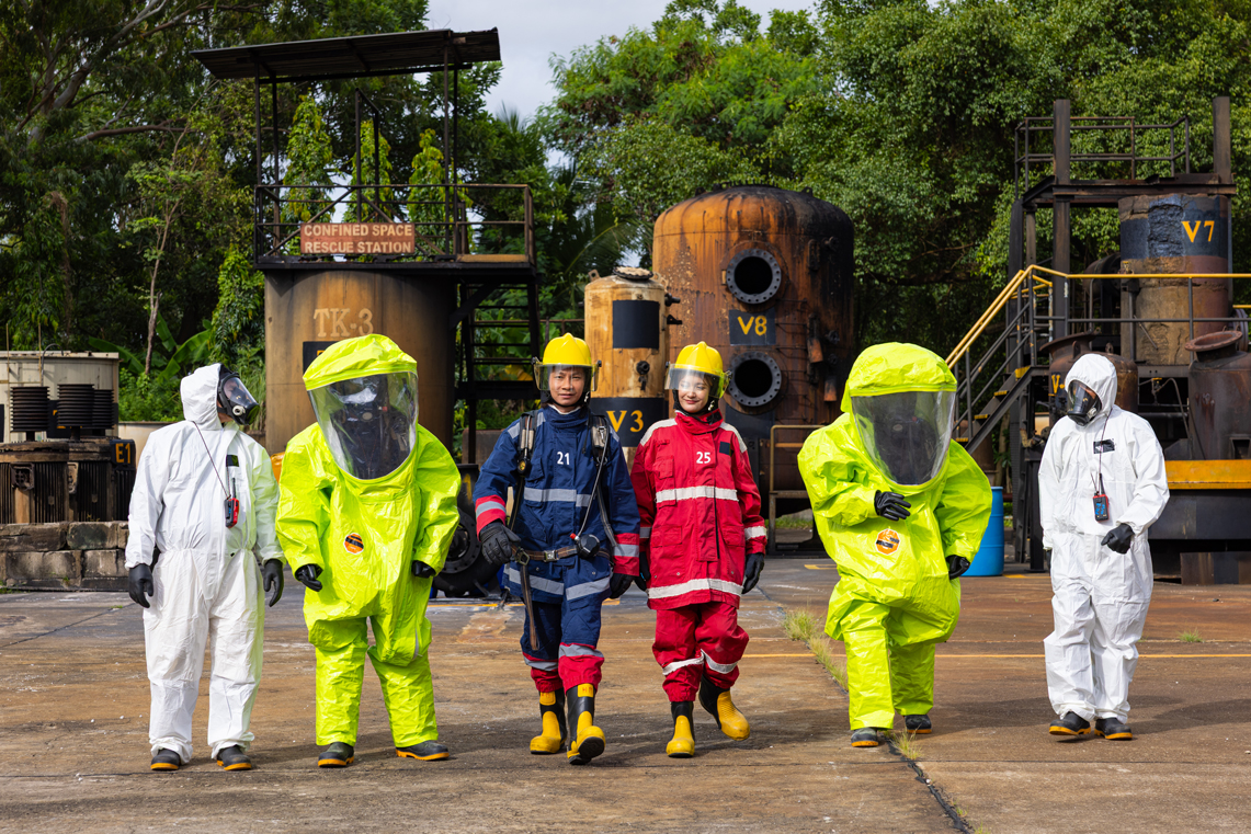 team-of-rescue-workers-in-protective-suits-at-indu-2026-09-18-08-59-17-utc