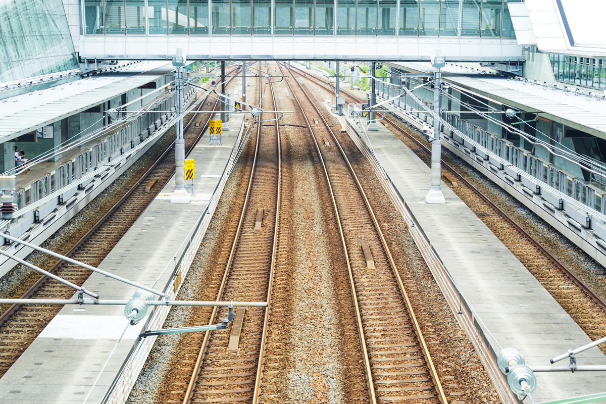 train-tracks-at-a-station-on-a-sunny-day-2026-09-25-08-02-41-utc